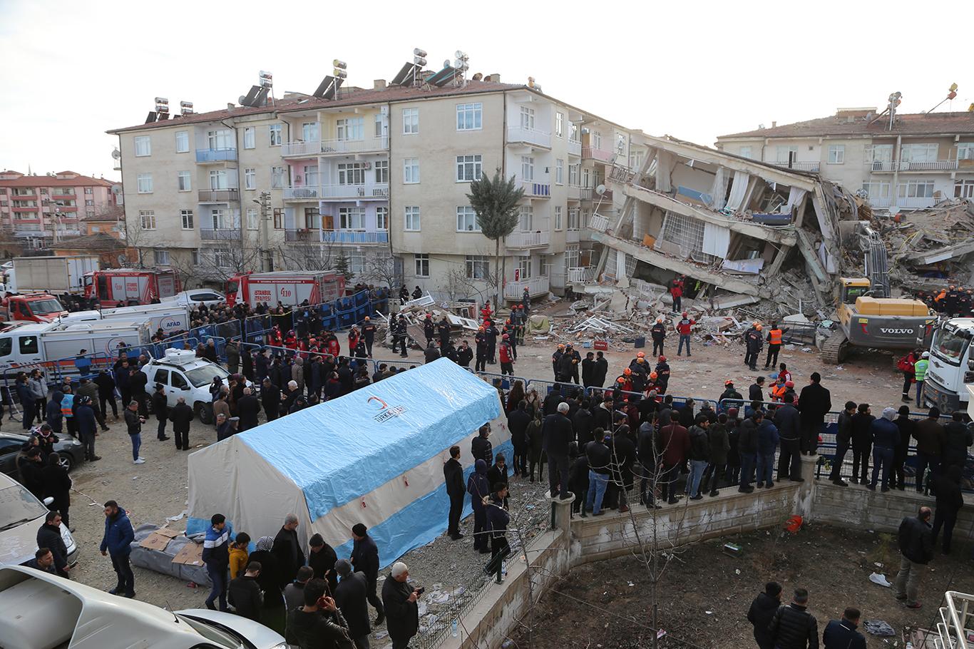 Elazığ’daki depremde hayatını kaybedenlerin sayısı 38'e yükseldi